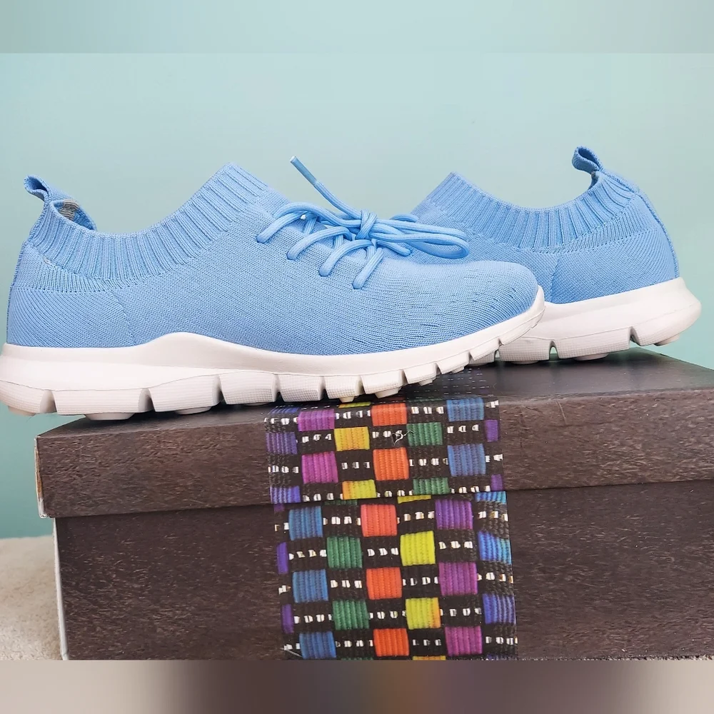 Bernie Mev Plush Blue & Cream Memory Foam Vegan Sneakers Women's Size 6 & 10 NWT - Picture 5 of 12